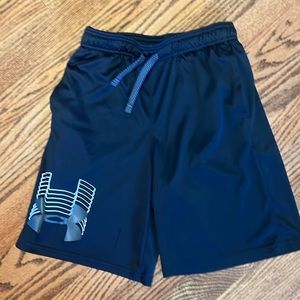 Under Armour boys size Y Medium Black